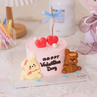 Snuggly Bear Cake 4"